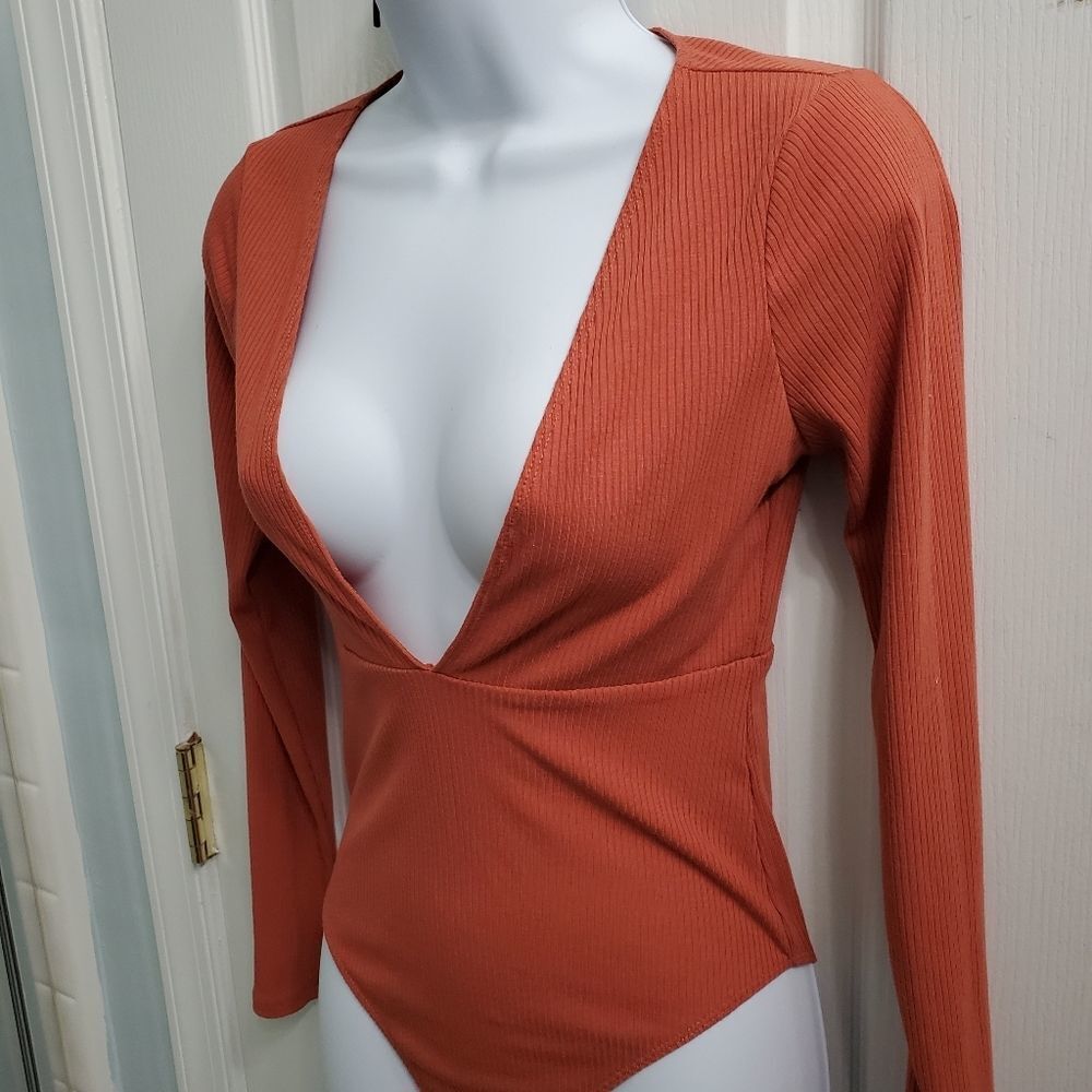 Forever 21 knit long sleeve cleavage bodysuit - Picture 3 of 7